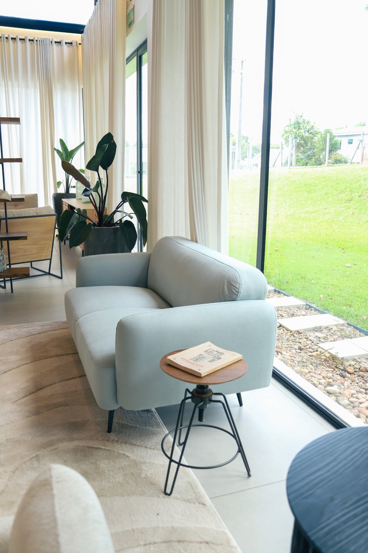 Sof&aacute; em ambiente &mdash; sugest&atilde;o de composi&ccedil;&atildeo