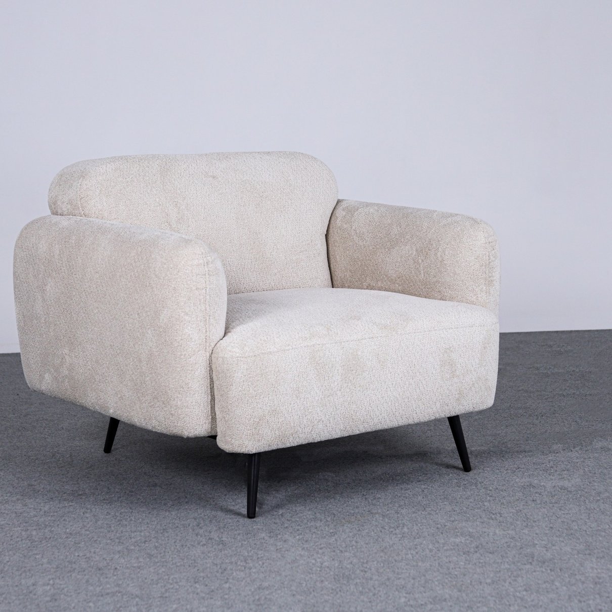 Detalhe da poltrona &mdash; bra&ccedil;os arredondados e acabamento