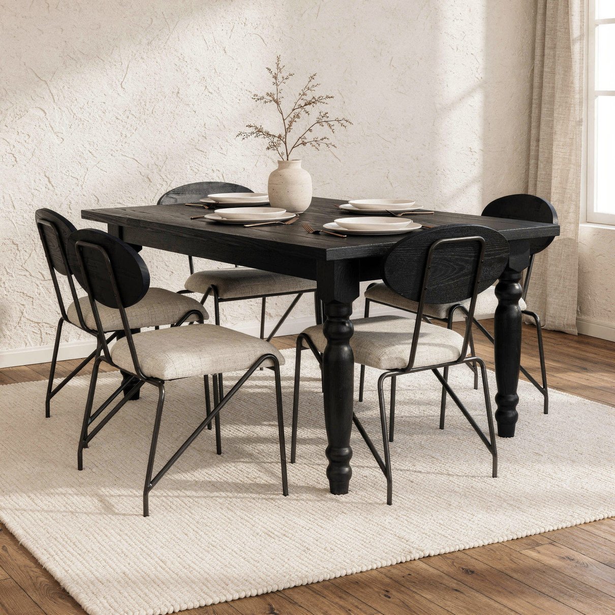 Ambiente com Conjunto Mesa de Jantar Valerie e Cadeiras Amber