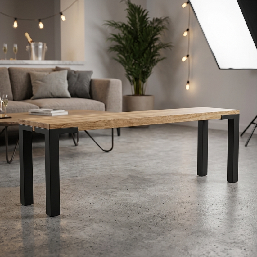 Banco Kemp de madeira maciça com design industrial em ambiente